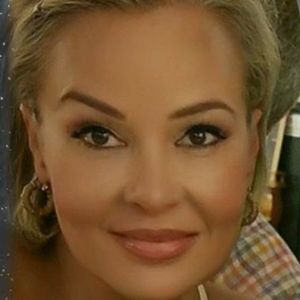 Meet your Posher, Larisa